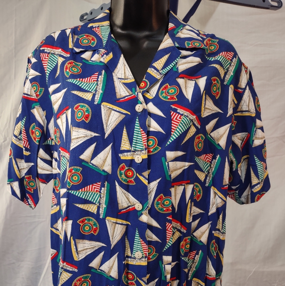 (283) David Brooks, size 6, Boats Shirt